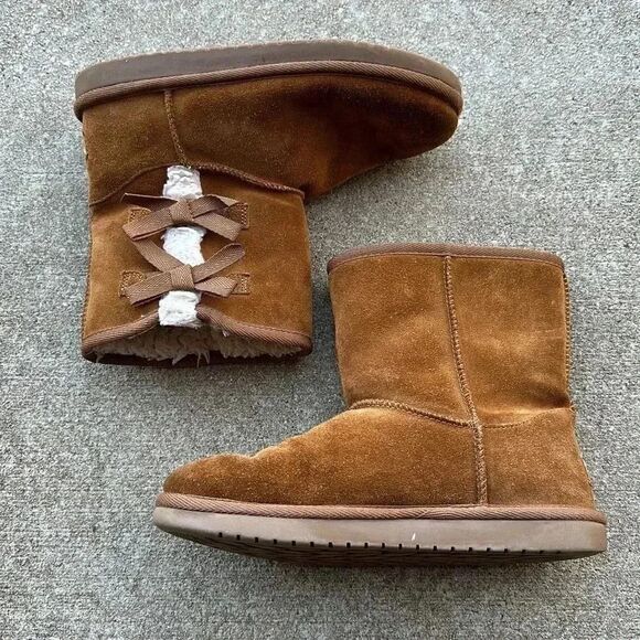 Koolaburra Shoes - KOOLABURRA By UGG Victoria Short Chestnut Suede Women's Boots Sz 5